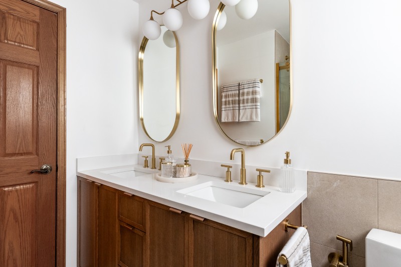 Salle de bain d’inspiration mid-century